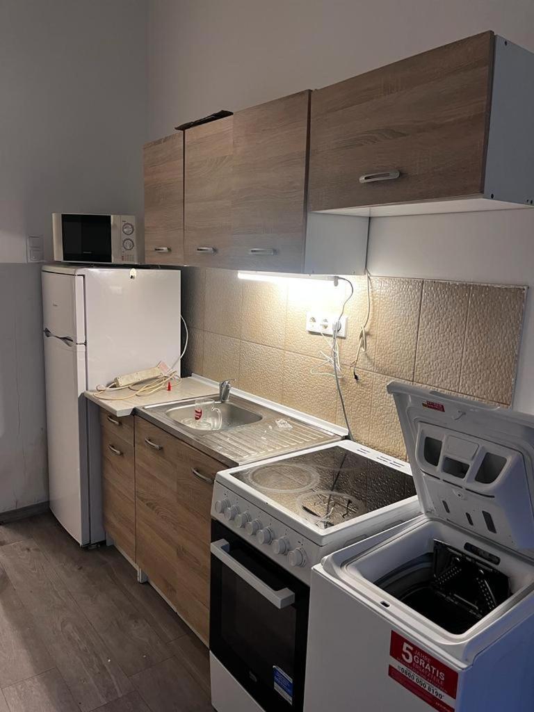 Fantomas*** N3 City Center Apartments 2 Bedroom + Living Room Apartment Сомбатхей Экстерьер фото